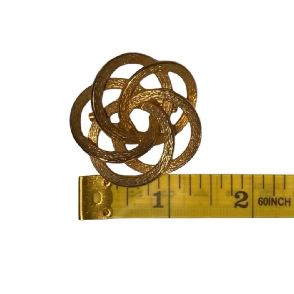 Vintage Gold Tone Knot Textured Brooch Pin – Classic Retro Accessory